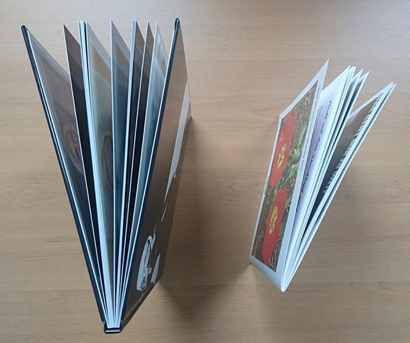 Links: Hardcover Fotobuch, rechts: Softcover-Fotobuch.