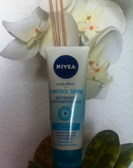 Interview: Can´t live without...: Nivea Visage Pure Effect Control Shine